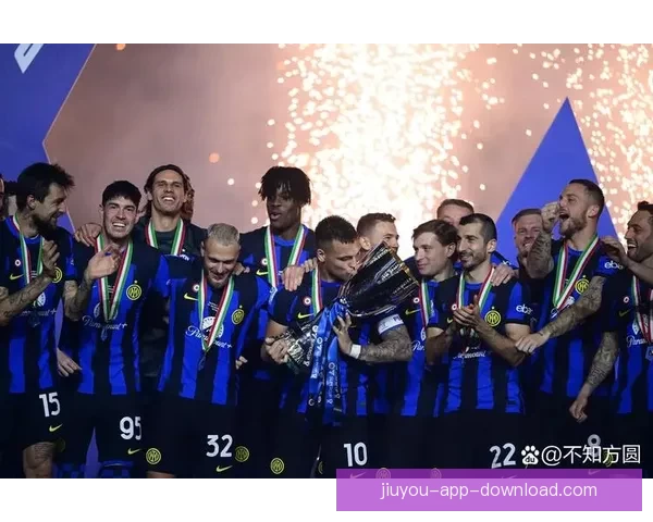 国米球迷齐聚为巴斯托尼加油昂首挺胸声援永不孤单