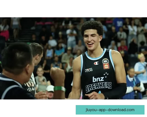 Shams：卡里姆洛佩兹参选有望首轮被选中创造墨西哥裔历史