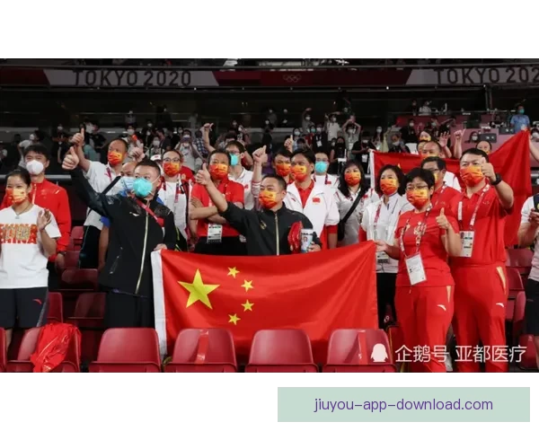 中国队3比1击败法国豪夺汤杯冠军 全员围圈欢庆跳舞庆祝胜利 中国队3比1击败法国豪夺汤杯冠军 全员围圈欢庆跳舞庆祝胜利
